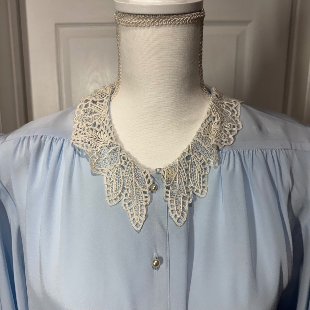 Vintage Le Blouse Powder Blue Long Sleeve Button Down with Lace Collar Size 10 - Picture 2 of 11